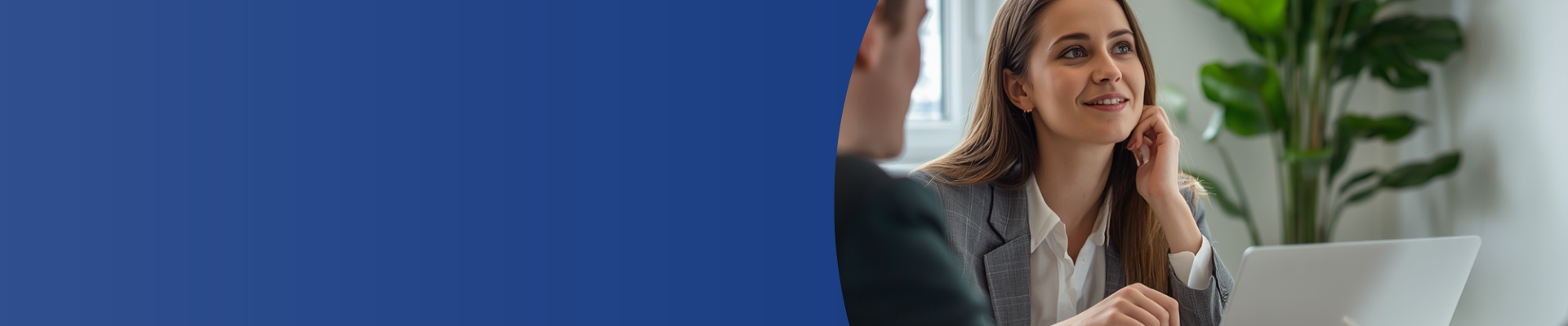 Ultra-realistic candid photograph of a recruitment interview in a normal modern Czech office. A female recruiter around 30–40 years old having a natural, relaxed conversation with a job candidate (1)